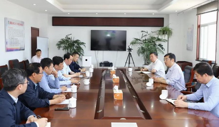 德彩网集团党委书记、董事长章朝阳一行赴滨海县考察调研